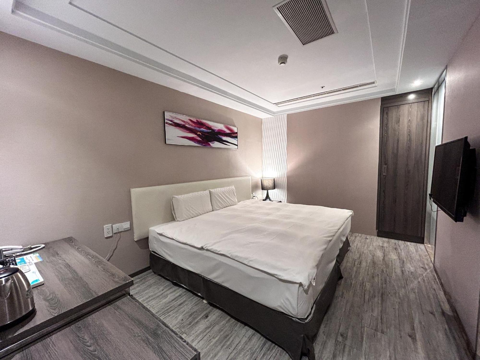 Royal Fine Hotel Kaohsiung Exterior photo