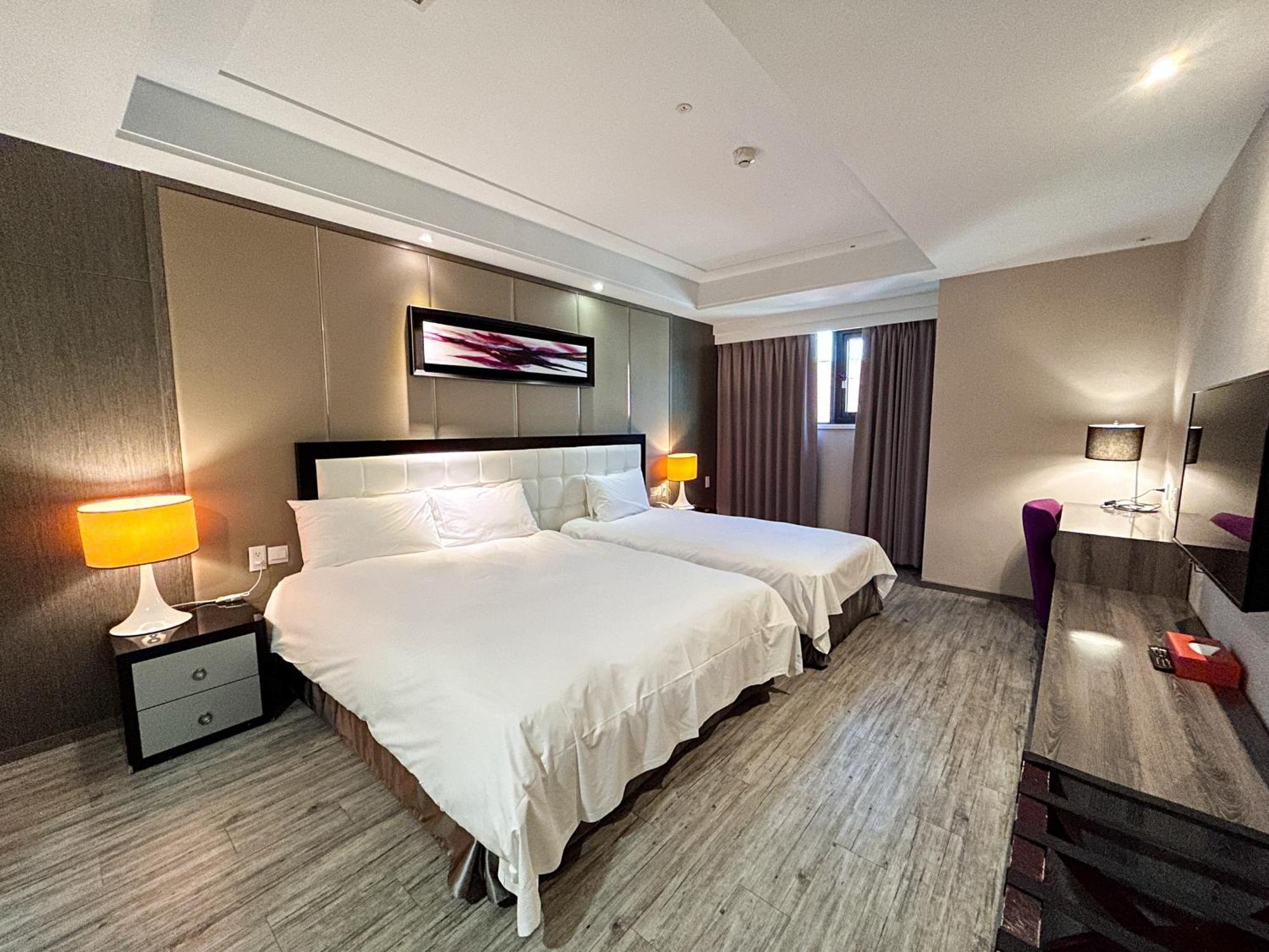 Royal Fine Hotel Kaohsiung Exterior photo