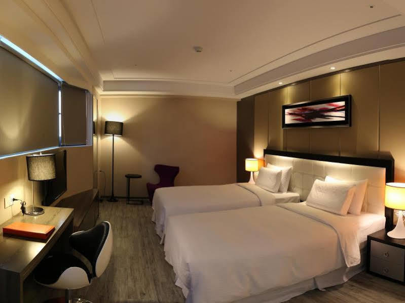 Royal Fine Hotel Kaohsiung Exterior photo